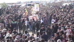 مەڕاسیمی بە خاکسپاردنی قوربانیانی هێرشەکەی تورکیا لە دێریک