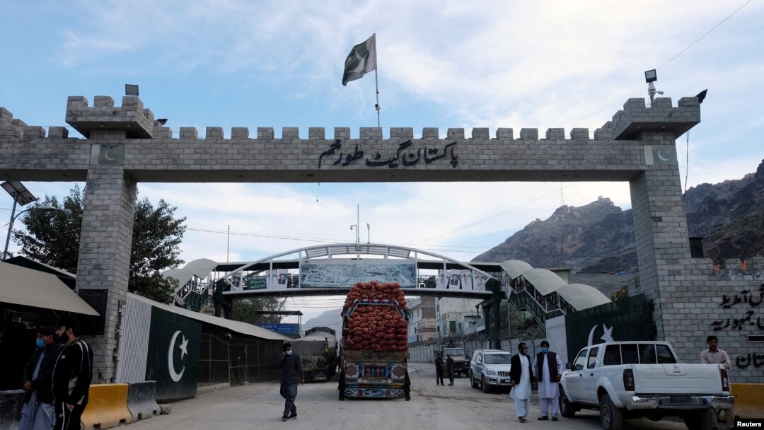 
د خیبر پښتونخوا د اکنامک زونز ډیولپمنټ اینډ مینجمنټ کمپنۍ یا د اقتصادي مرکزونو د ترقۍ او د انتظام د ادارې مشرانجينير جاويد اقبال خټک وي او ای ډیوه ته وویل چې په خېبر کې اقتصادي مرکز په 508 اېکړ ځمکه جوړېږي او کار سېکشن فوریا څلورم پړاو ته رسېدلی دی