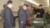 視頻截圖顯示北韓領導人金正恩在一個沒有披露的地點視察核彈頭。 （2023年3月28日）