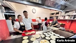 La pupusería Horeb, en Antiguo Cuscatlán, es una de las preferidas por los salvadoreños por su variedad de pupusas. [Fotografía Karla Arévalo /VOA]