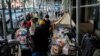 Comportamiento de inmigrantes recién llegados a Nueva York genera controversia