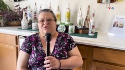 Artesana Evelyn Rodríguez explica sobre el reciclaje artístico