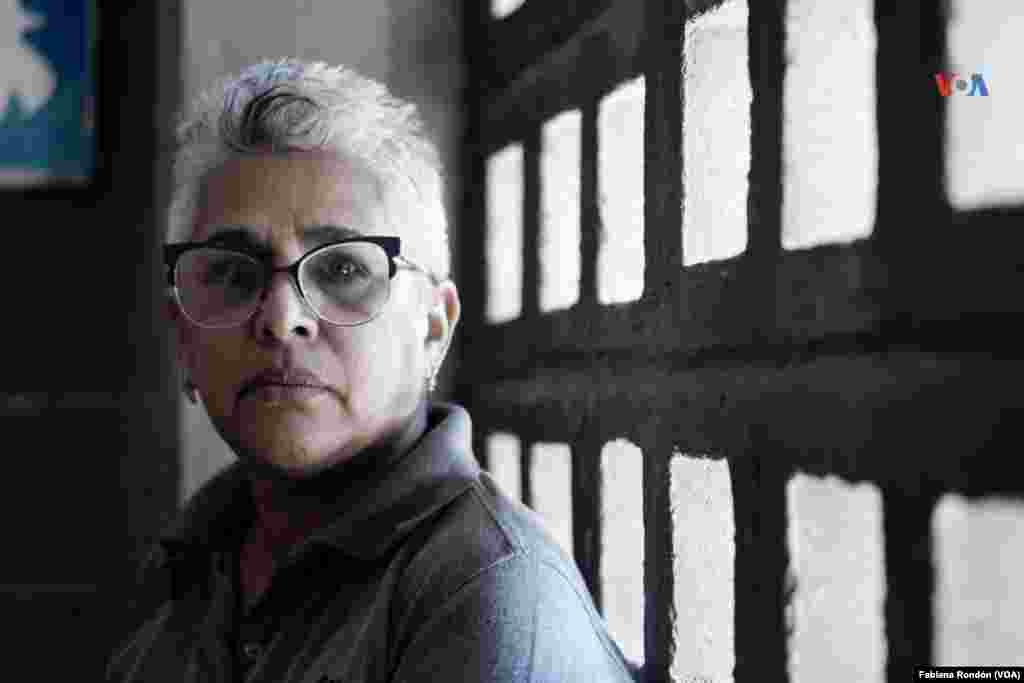 Entre la esperanza y la vocación vive Dulce Navarro, de 54 años, una profesora de educación especial que celebra más de 20 años siendo parte del sistema educativo venezolano.