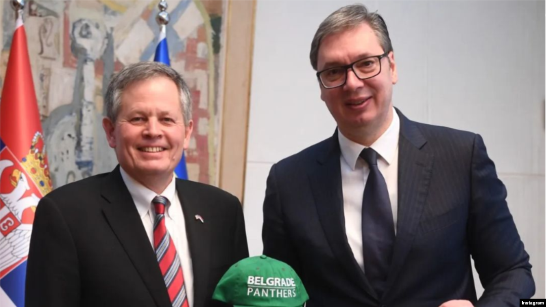 Republikanski senator Stiv Dejns i predsednik Srbije Aleksandar Vučić u Palati Srbija, 6. april 2023.