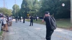 Seguidores de Trump se manifiestan a las afueras de la cárcel del condado de Fulton
