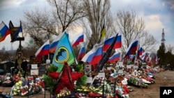 Участок захороненения военнослужащих российской армии на кладбище в Волгоградской области. 30 октября 2024.