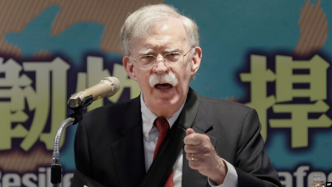 El exasesor de seguridad nacional de EEUU, John Bolton, pronuncia un discurso para discutir un tema titulado "Mantener la paz y la seguridad a largo plazo en Taiwán" en el XII Simposio Global de Asuntos Nacionales de Taiwán en Taipei, Taiwán, el sábado 29 de abril de 2023. 