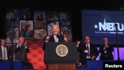 El presidente de Estados Unidos, Joe Biden, pronuncia un discurso en la Conferencia Legislativa de Sindicatos de Construcción de América del Norte en el Washington Hilton, Washington DC, el 25 de abril de 2023, poco después de anunciar su campaña de reelección.