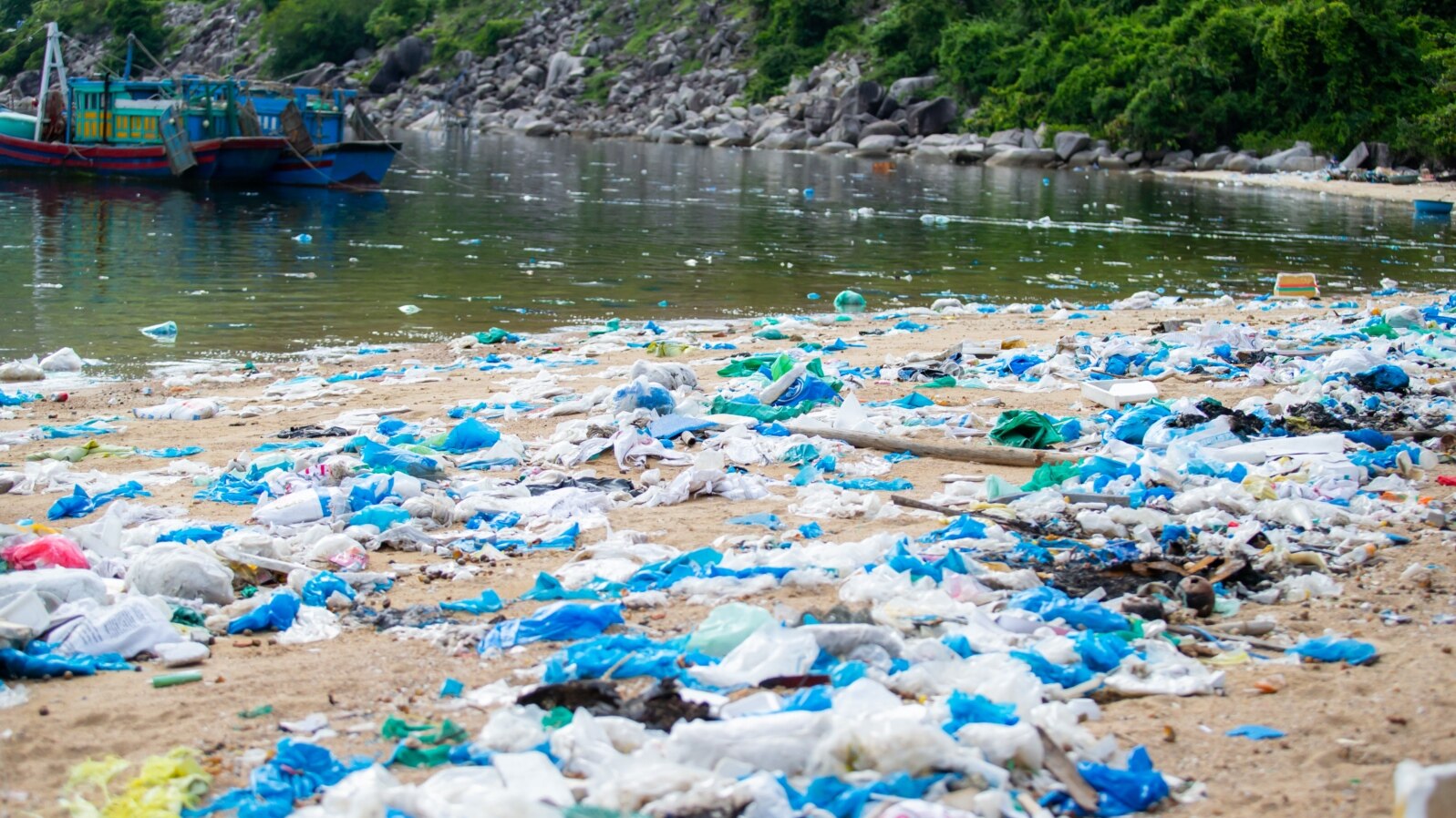 Plastic bags line a beach in Dong Hoa, Vietnam. (Greenhub/Ocean Conservancy)

