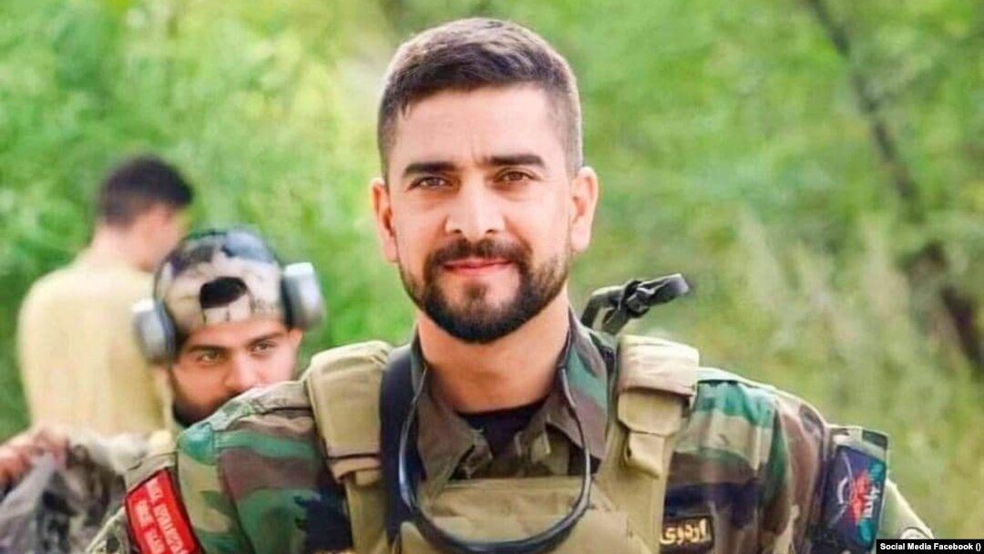 اکمل امیر، یکی از فرماندهان جبهه آزادی افغانستان بود که در درگیری مستقیم با طالبان کشته شد