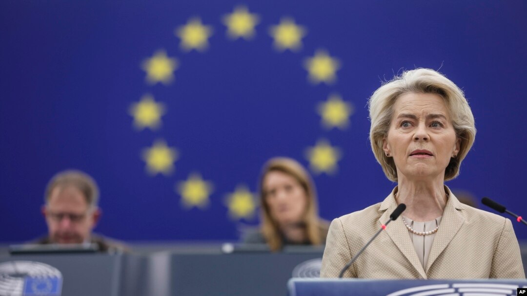 우르줄라 폰데어라이엔 EU 집행위원장이 28일 프랑스 스트라스부르그에서 열린 유럽의회 본회의에서 연설하고 있다.