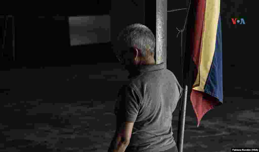 “Últimamente estoy cansada, el trayecto es muy fuerte, es lejos de mi casa, pero esta población tan carente de todo me necesita a mí y a cada profesor que se encuentra en cada institución, es mi manera de aportar y no puedo", dice a la VOA.