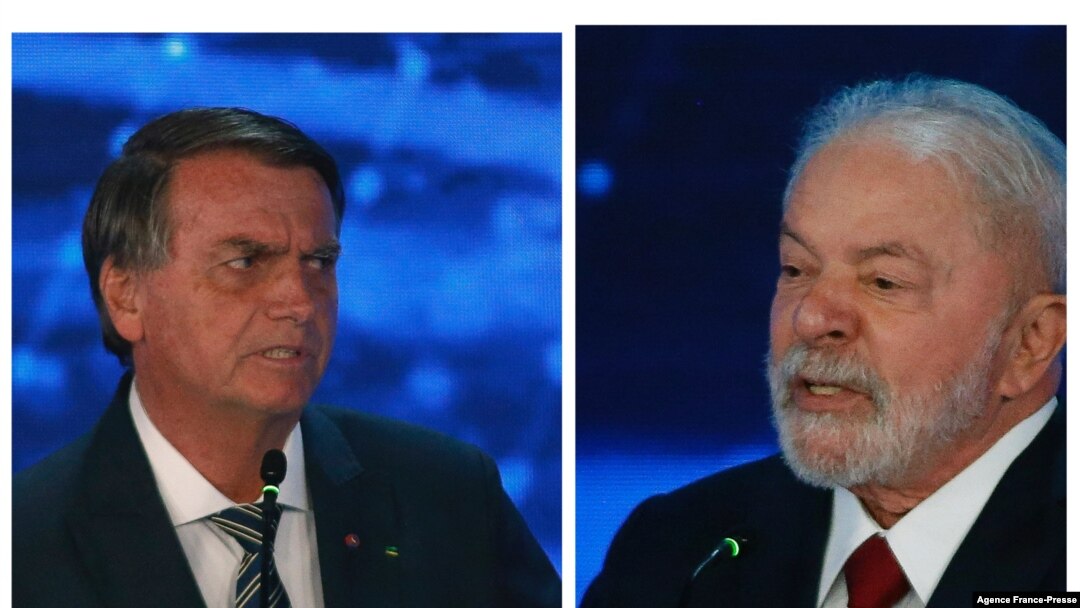 El presidente Jair Bolsonaro, a la izquierda, y el expresidente Luiz Inacio Lula da Silva debaten durante el debate presidencial antes de las elecciones del 2 de octubre.
