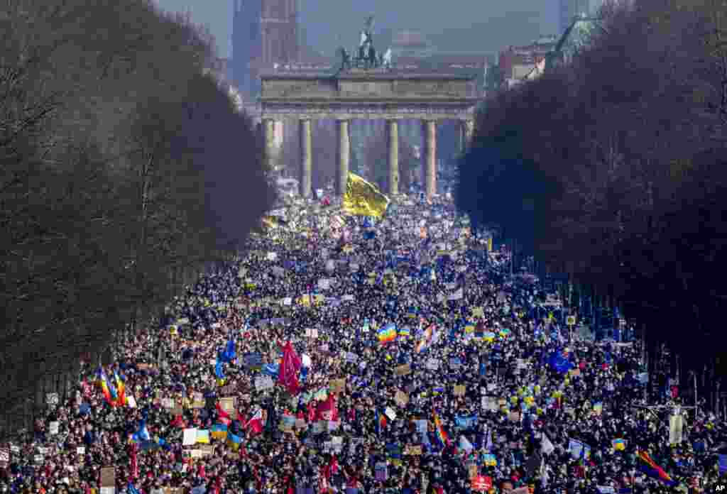 People walk down the bulevard 'Strasse des 17. Juni' ahead of a rally against Russia's invasion of Ukraine in Berlin, Germany.