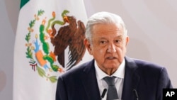 El presidente de México, Andrés Manuel López Obrador, durante un discurso en la Cuidad de México el 13 de agosto de 2021. Foto AP.