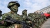 台灣士兵在高雄舉行抗擊中國軍隊入侵的軍演。（2023年1月11日）