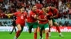 Défenseur ya Maroc #02 Acraf Hakimi (D2) azali kokima na kose[ela elonga na baninga ba ye ba ekipi nsima na kolonga Espagne na penalty ya suka na stade Al-Rayyan, Doha, 6 décembre 2022. (Photo by JAVIER SORIANO / AFP)