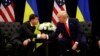 ARHIVA - Volodimir Zelenski i Donald Tramp tokom susreta 2019. godine (AP/Evan Vucci) 