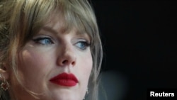 ARCHIVO - La cantante Taylor Swift durante la final de la Super Bowl, en Paradise, Nevada, en febrero de 2024.