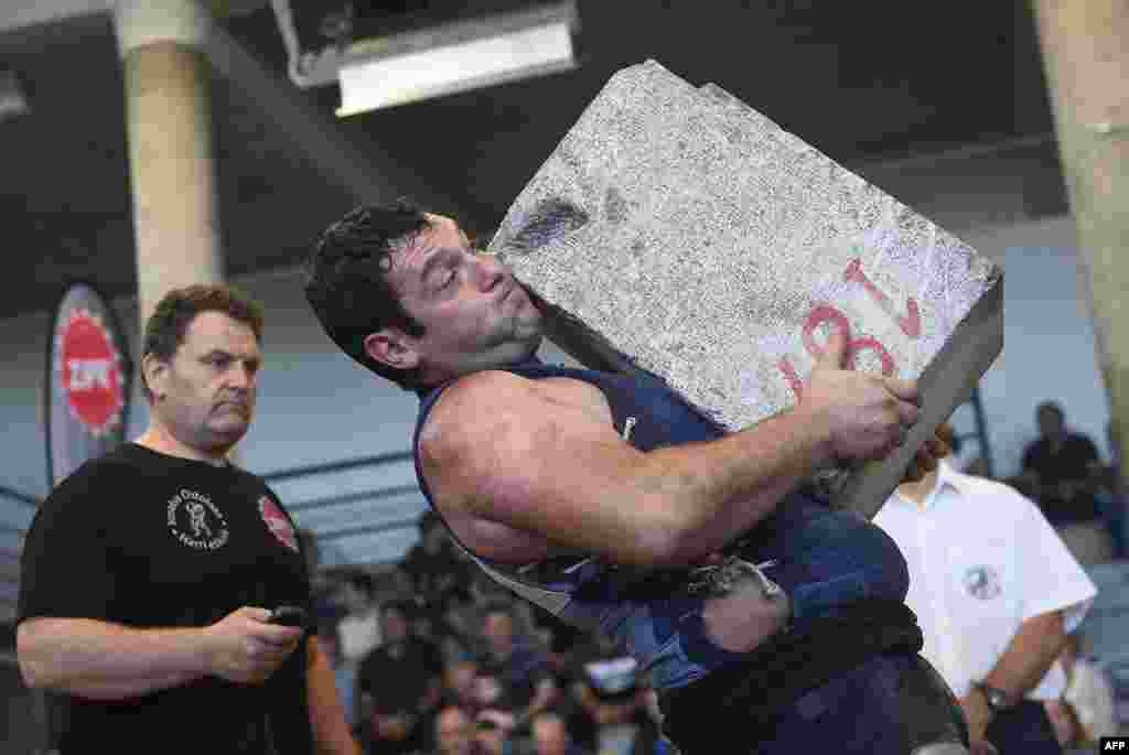 Basque "Harrijasotzaile" stone lifter Jokin Eizmendi breaks his record lifting 12 different ancient stones in 9:17 minutes in the Spanish Basque village of Aia, Spain.