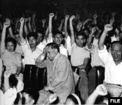1957年6月毛澤東發動反右鬥爭後，頭號大右派章伯鈞遭群眾批鬥，至今未平反。（資料照）