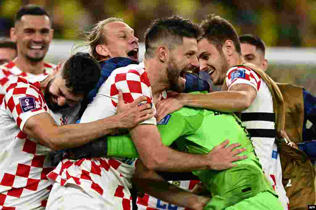 Bruno Petkovic azingami na baninga ba ekipi ya Croatie nsima na kolona Brésil mpe koleka na 1/2 finale na Mondial Qatar 2022 na satde ya mboka Education ya Al-Rayyan, Qatar, 9 décembre 2022. (Photo by GABRIEL BOUYS / AFP)