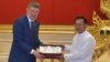 Bộ trưởng Phát triển Kinh tế Nga Maxim Reshetnikov và Bộ trưởng Đầu tư và Quan hệ Kinh tế Đối ngoại Myanmar Kan Zaw.