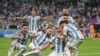Basani ba Argentine basepeli nsima na kolonga Pas-Bas na 1/4 ya Monaiql Qatar 2022 na satde Lusail, Doha, 9 décembre 2022. (Photo by Alberto PIZZOLI / AFP)