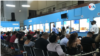 Personas en Migración y Extranjería buscan sacar su pasaporte en Managua, Nicaragua. Foto VOA