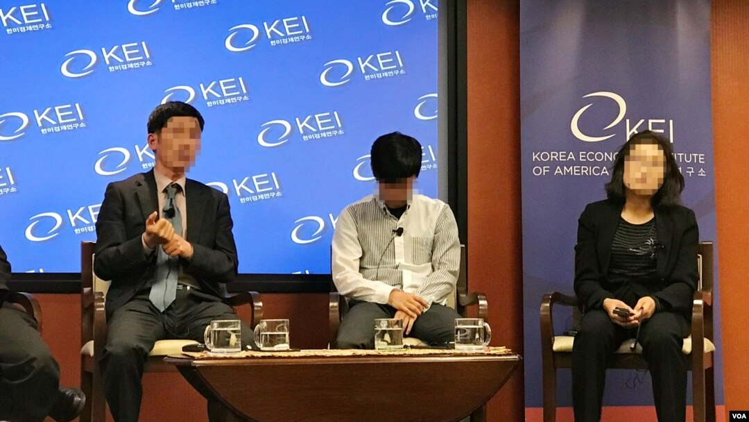 말레이시아 파견 노동자 출신의 탈북자 이철호 씨(왼쪽) 가 2일 미국 워싱턴에서 열린 토론회에서 증언하고 있다.