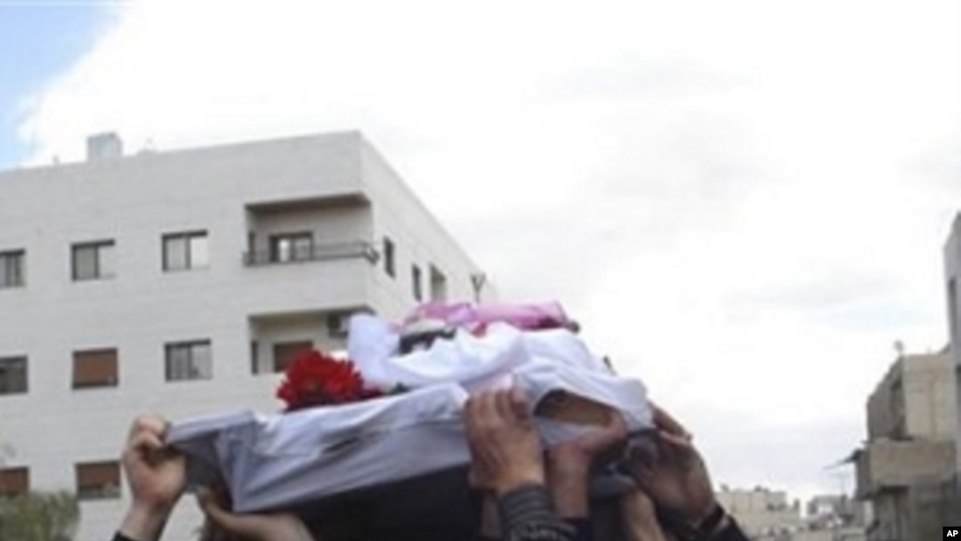 Syrian anti-government protesters carry the coffin of an activist who was killed on Friday during his funeral procession in Quaboun near Damascus, Syria (File Photo)