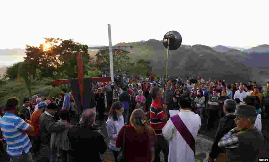 Catholic devotees attend a procession at the Cruzeiro mountain to mark Good Friday in Goncalves, in the state of Minas Gerais, southwestern Brazil, April 18, 2014. 