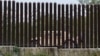 ARCHIVO: Efectivos de la Guardia Nacional de EEUU patrullan un tramo de la muralla en la frontera con México en Brownsville, Texas, el 21 de enero de 2025.