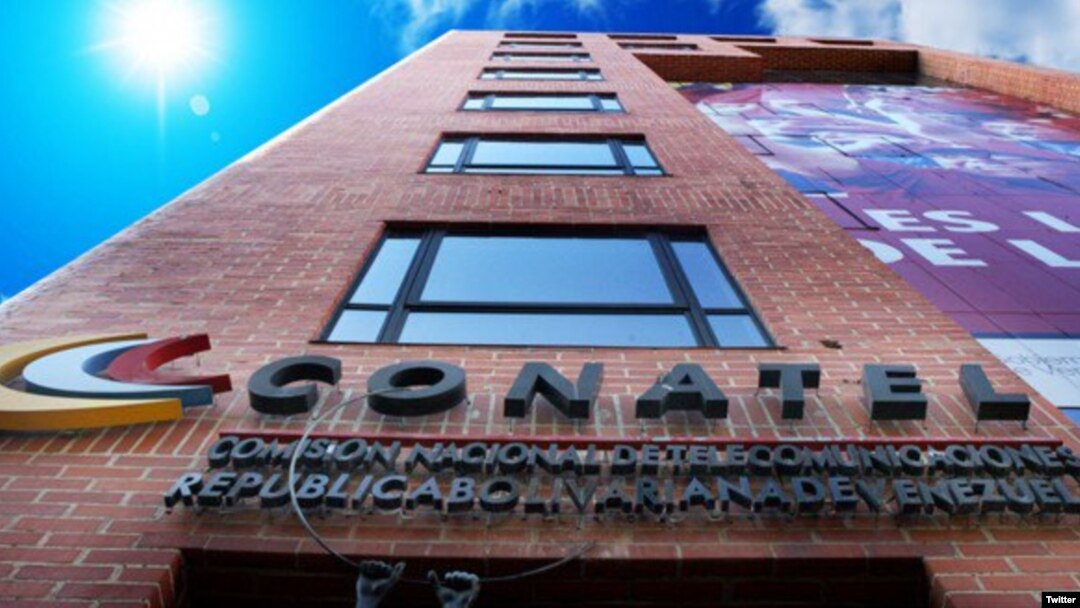 CONATEL, la Comisión Nacional de Telecomunicaciones de Venezuela ordenó a El Nacional que deje de publicar información en su sitio web que podría "trastornar la paz de los ciudadanos ... presentando información errónea o infundada".