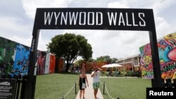 Residentes de la zona de Wynwood, en Miami, afectada por el virus del Zika, consideran que las fumigaciones deben realizarse con mayor frecuencia por la gran cantidad de mosquitos.