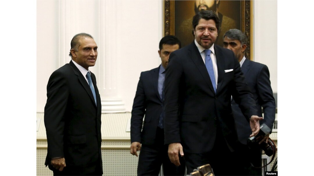 FILE - Pakistan's Foreign Secretary Aizaz Ahmad Chaudhry (L) and Afghanistan's Deputy Foreign Minister Hekmat Khalil Karzai (2nd R) arrive for a meeting in Kabul, Afghanistan, Jan. 18, 2016.