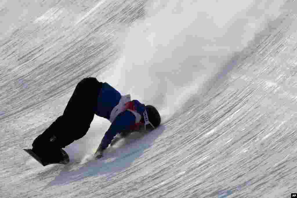 Italy's Louis Phillip Vito III falls as he competes during the men's halfpipe qualification round at the 2022 Winter Olympics in Zhangjiakou, China.