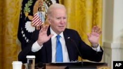 El presidente Joe Biden durante un encuentro de la Asociación Nacional de Gobernadores en la Casa Blanca, el viernes 10 de febrero de 2023, en Washington. (AP Foto/Manuel Balce Ceneta)