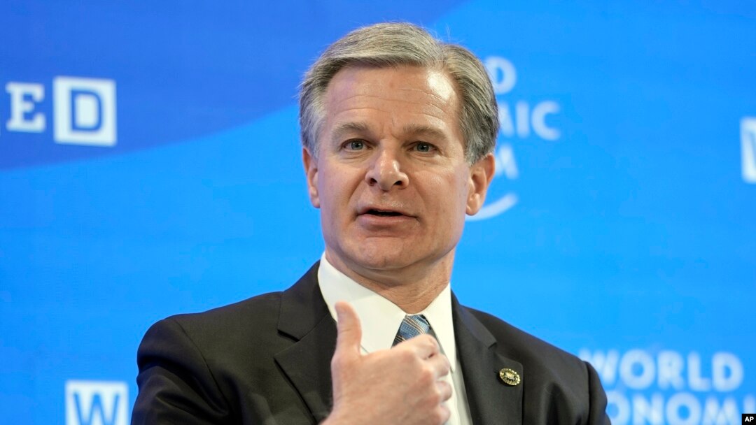 Mkurugenzi wa FBI, Christopher Wray akizungumza katika komngamano la dunia la uchumi, Davos, Uswisi, Januari. 19, 2023. 