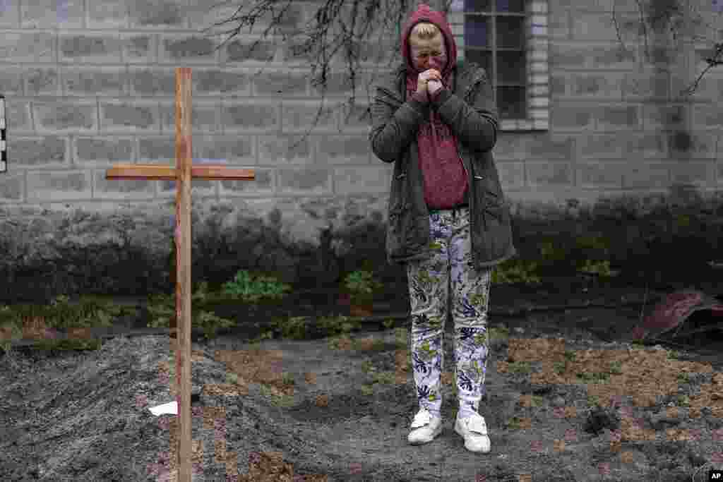 Mariya Ol'hovs'ka, 33, mourns the death of her father Valerii Ol'hovs'kyi, 72, killed by a Russian missile on March 30 near his house, on the outskirts of Kyiv, Ukraine.