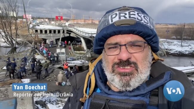 Ucranianos tentam sair de Irpin em meio a bombardeamentos russos