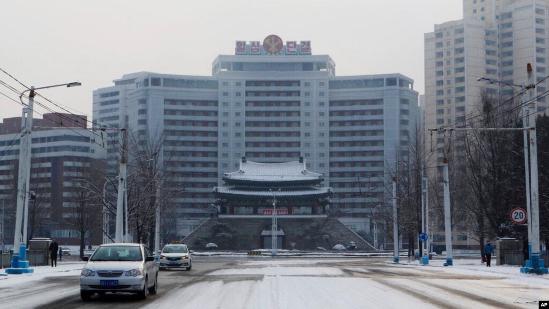 지난 3일 첫눈이 내린 평양.