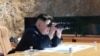 북한이 4일 대륙간탄도미사일(ICBM) 화성-14형 발사에 성공했다고 발표했다. 사진은 쌍안경으로 시험발사를 지켜보는 김정은 북한 국무위원장. 