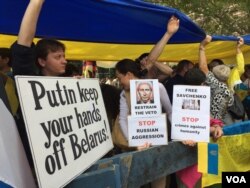 General protest against Russian President Vladimir Putin (VOA photo - C. Presutti).