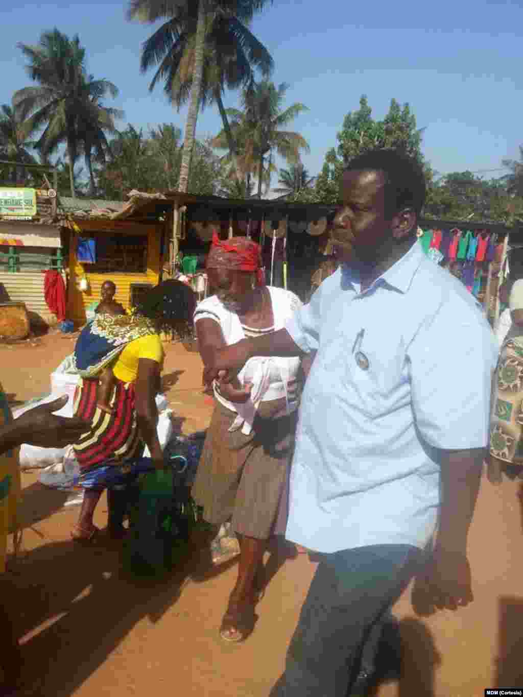 Daviz Simango em Massinga, província de Inhambane