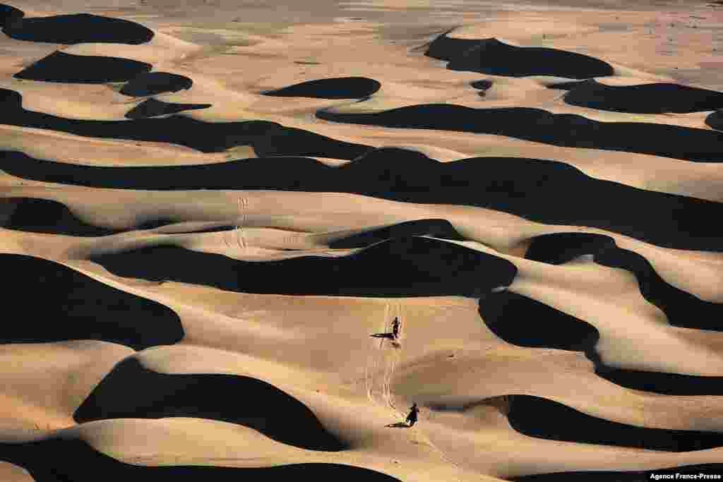 France's biker Adrien Van Beveren (R) powers his Yamaha in front Us' biker Andrew Short during the Stage 11 of the Dakar 2022 around Bisha, Saudi Arabia.