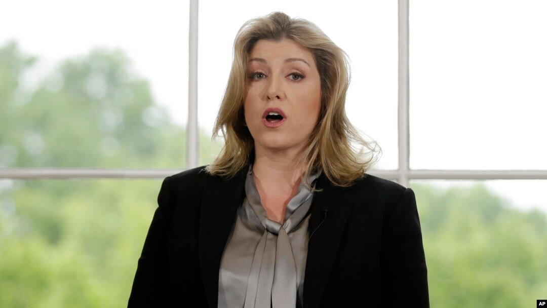 ARCHIVO - La secretaria de Defensa de Gran Bretaña, Penny Mordaunt, habla antes del lanzamiento de la campaña de liderazgo del secretario de Relaciones Exteriores, Jeremy Hunt, para el Partido Conservador en Londres, el 10 de junio de 2019. (AP /Matt Dunham)