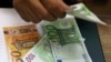 El euro cae al mínimo en 20 años, se aproxima a la paridad con el dólar