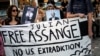 Partidarios sostienen una pancarta durante una protesta contra la extradición del fundador de WikiLeaks, Julian Assange, de Gran Bretaña a Estados Unidos, en Atenas, Grecia, el 20 de junio de 2022.