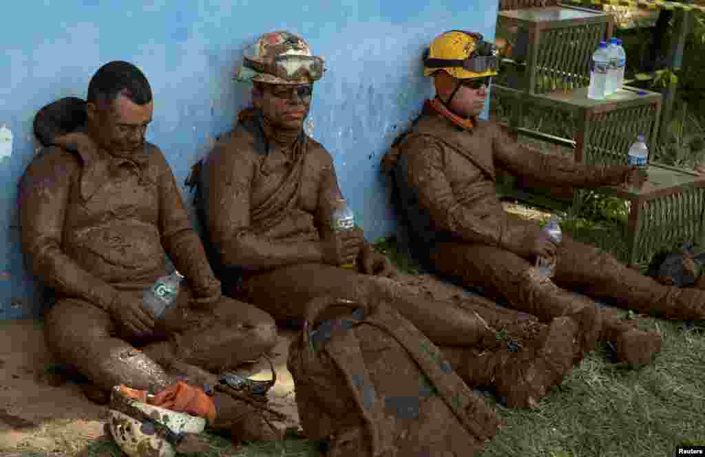 Members of a rescue team rest after searching for victims of the collapse of a tailings dam owned by Brazilian mining company Vale SA, in Brumadinho, Jan. 28, 2019.